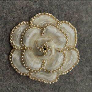 Cream Camellia Flower Brooch with Pearl Accents – Chic Statement Pin - New